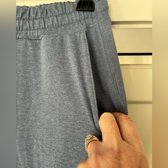 Vuori Women's Performance Joggers in Azure Heather - Picture 8 of 13